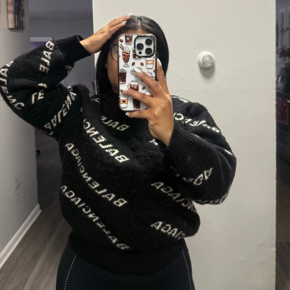 Balenciaga Black and White Logo Sweater - Picture 2 of 9